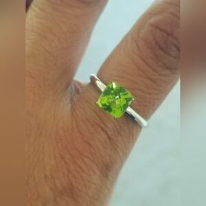 Vintage  10k natural neon green  Peridot gemstone white gold ring